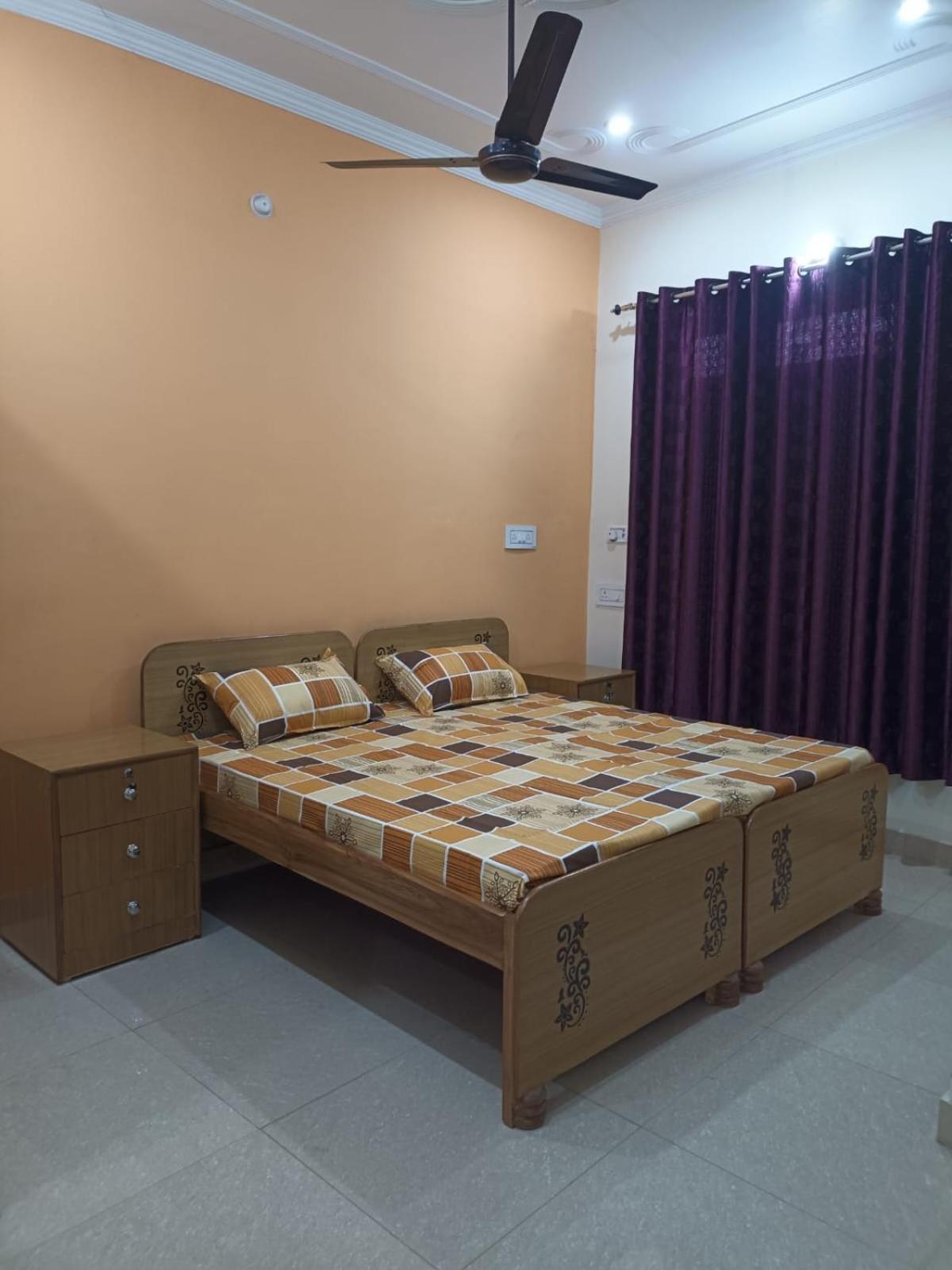 Anant Paying Guest House Ayodhya Eksteriør bilde